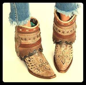 Sz 8 Corral Handcrafted Boots LD